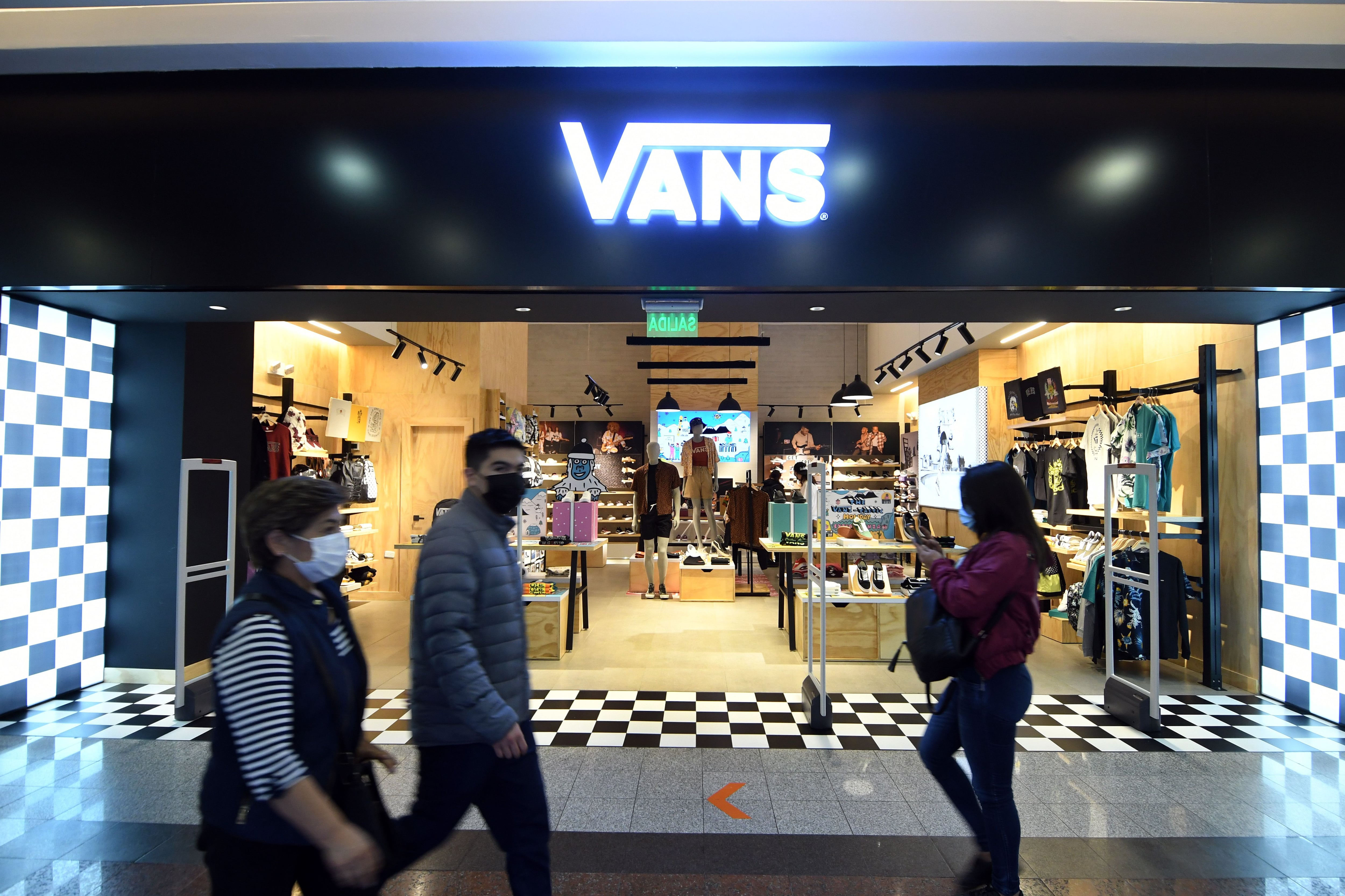 Otra marca internacional llega a Ecuador Vans abre su primera tienda en Quito y proyecta una segunda en Guayaquil en el 2022 Economia Noticias El Universo