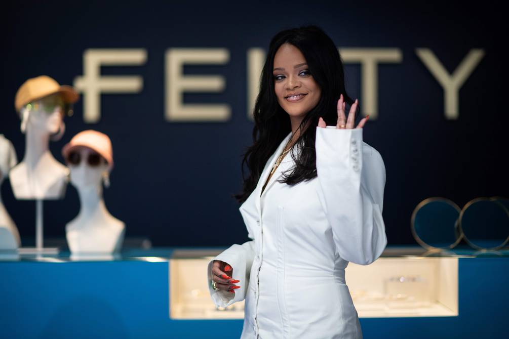 Rihanna causes controversy by posing topless with an image of Ganesha |  Gente |  Maintenance